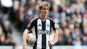 Cầu thủ Anthony Gordon - Thành quả xứng đáng cho sự nỗ lực chuyên nghiệp