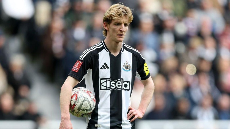 Cầu thủ Anthony Gordon - Thành quả xứng đáng cho sự nỗ lực chuyên nghiệp