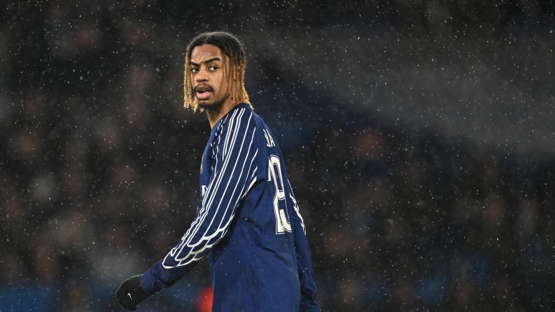 Cầu thủ Bradley Barcola - Chiếc áo quá rộng cho kẻ kế vị thiên tài